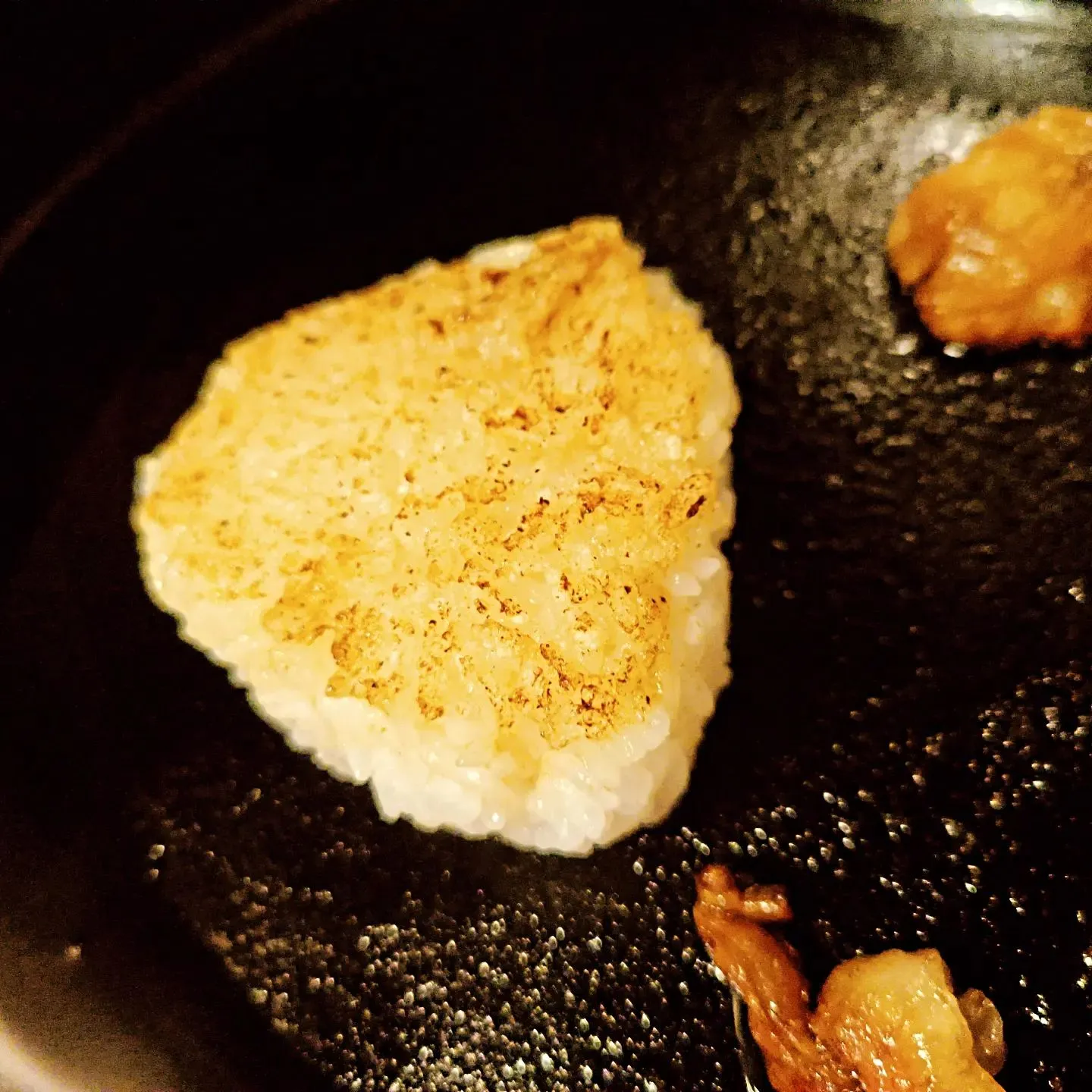 すき焼きを炊いた鍋でやく